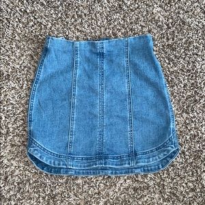 XS medium wash denim skirt!